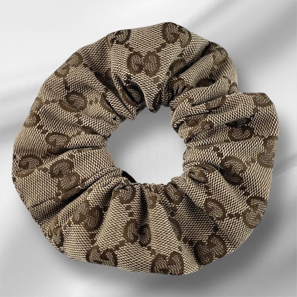 GUCCI GG Monogram Canvas Scrunchie Hair Tie Accessory with Canvas Bag Gift Box - Picture 2 of 4
